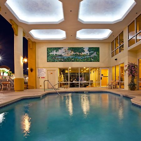 Holiday Inn Express Hotel & Suites Cocoa Beach By Ihg Exterior foto
