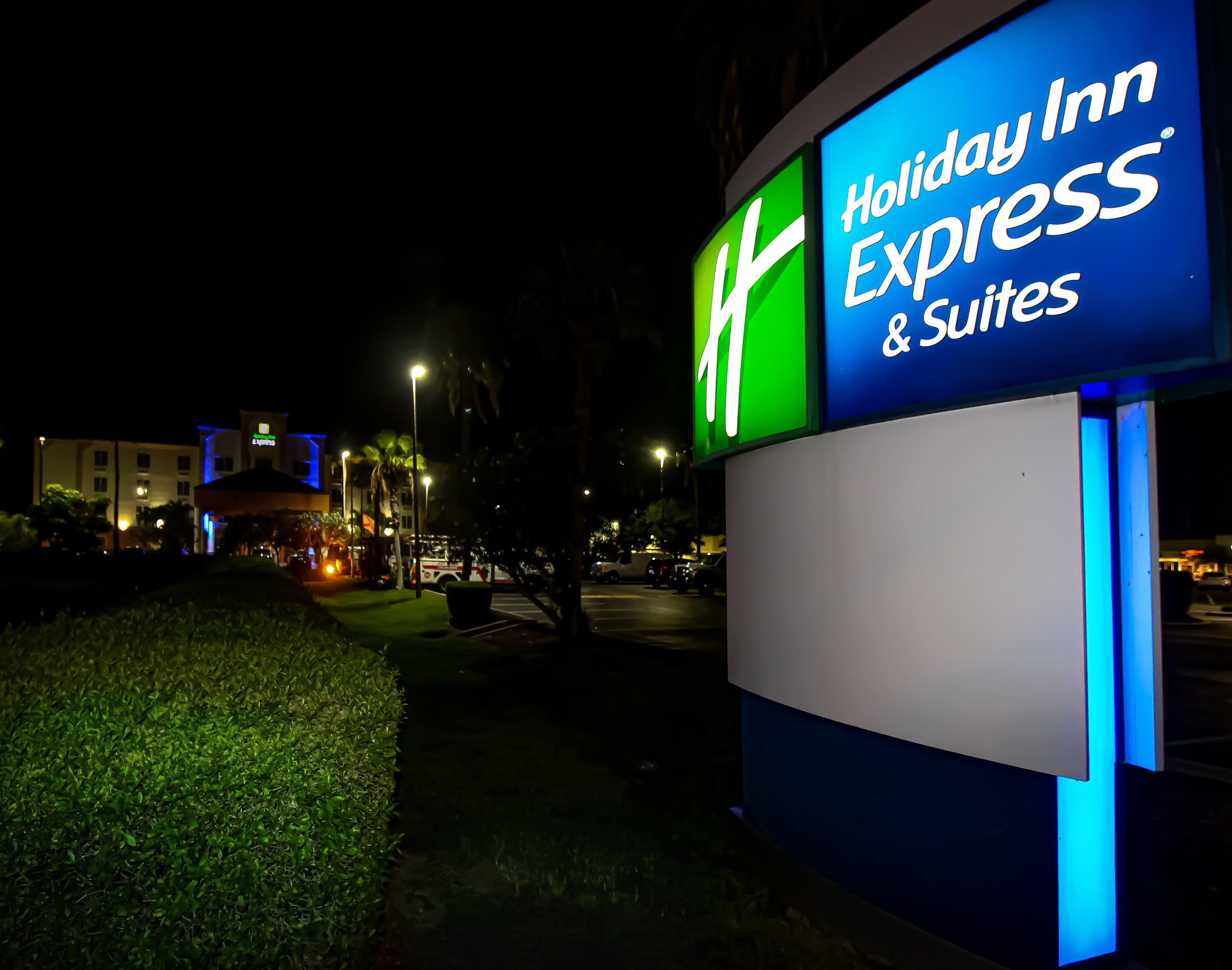 Holiday Inn Express Hotel & Suites Cocoa Beach By Ihg Exterior foto