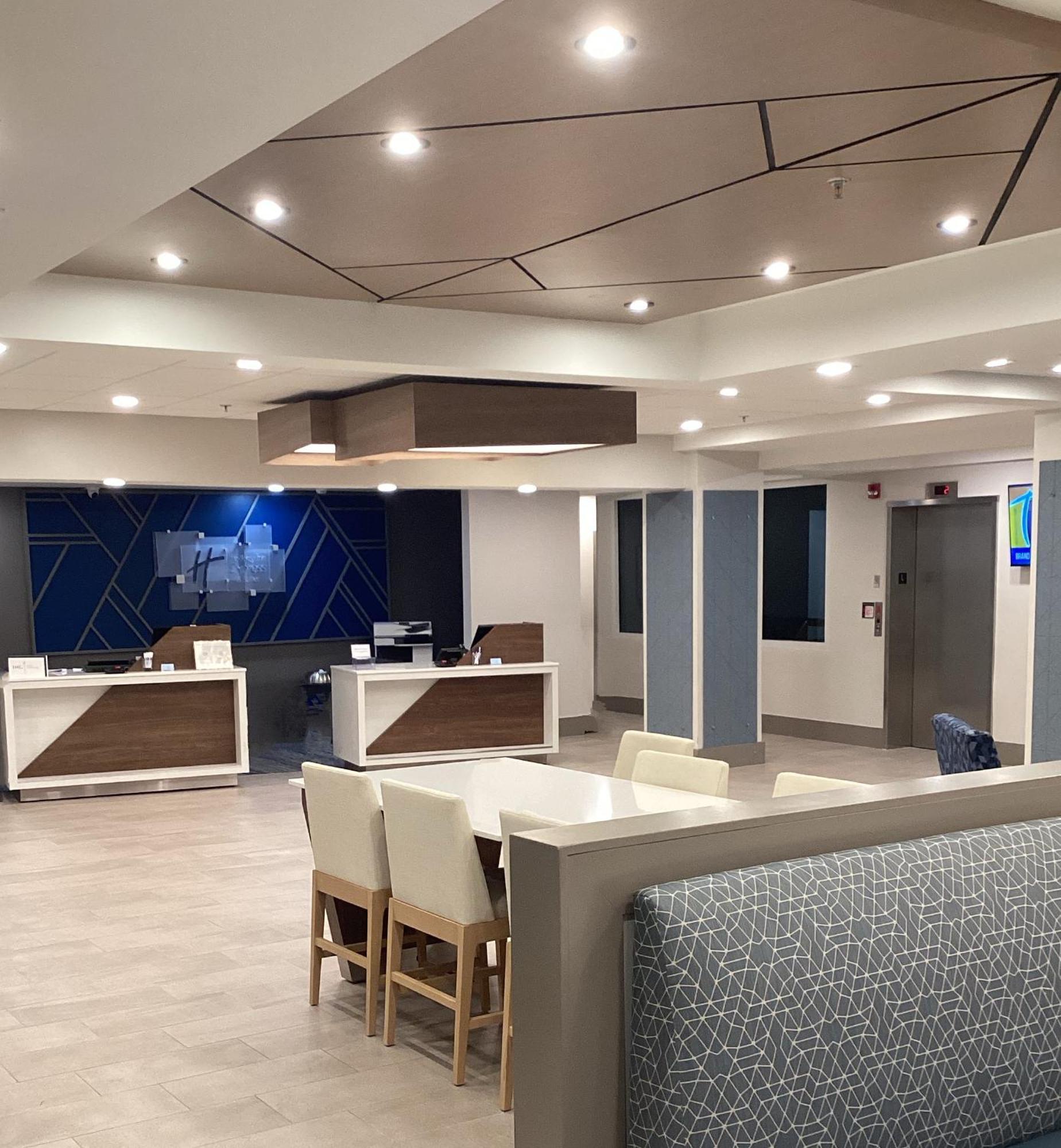 Holiday Inn Express Hotel & Suites Cocoa Beach By Ihg Exterior foto