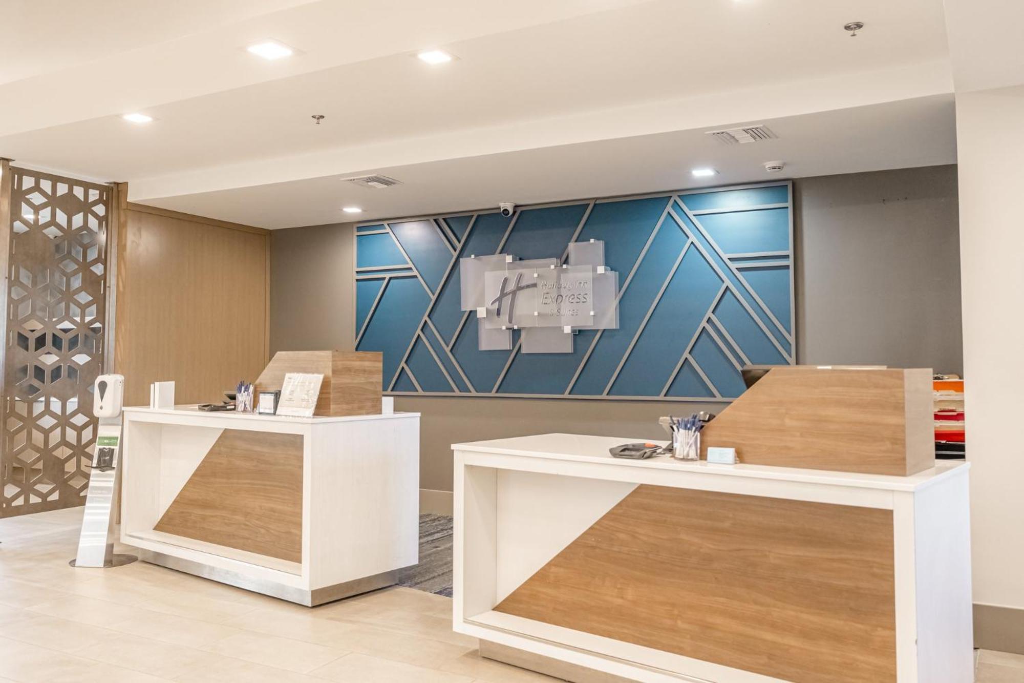 Holiday Inn Express Hotel & Suites Cocoa Beach By Ihg Exterior foto