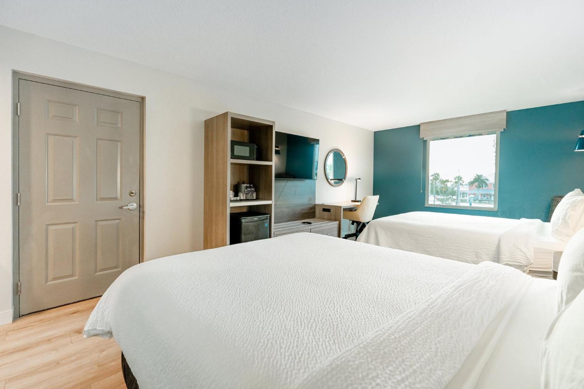 Holiday Inn Express Hotel & Suites Cocoa Beach By Ihg Exterior foto
