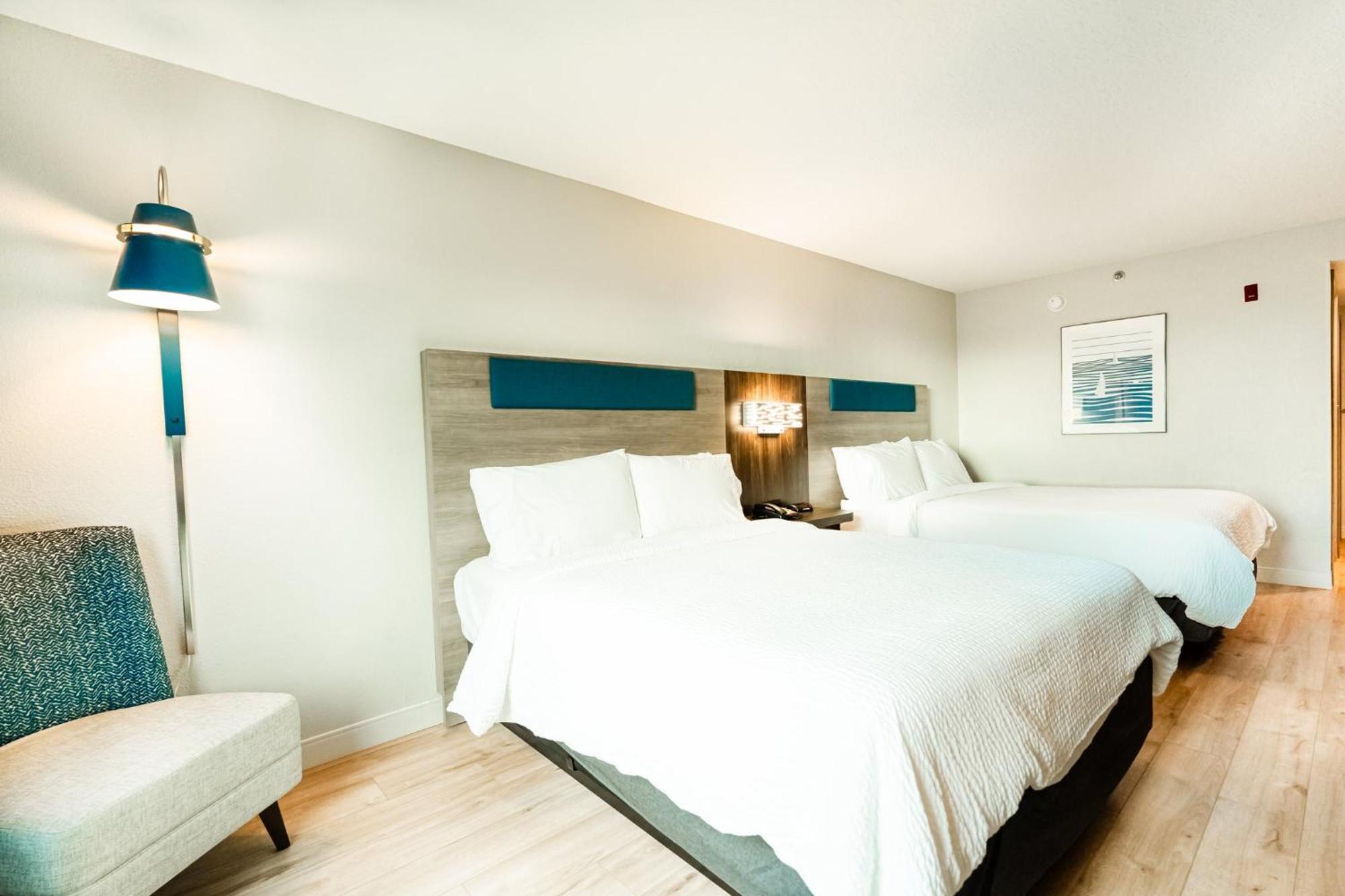 Holiday Inn Express Hotel & Suites Cocoa Beach By Ihg Exterior foto