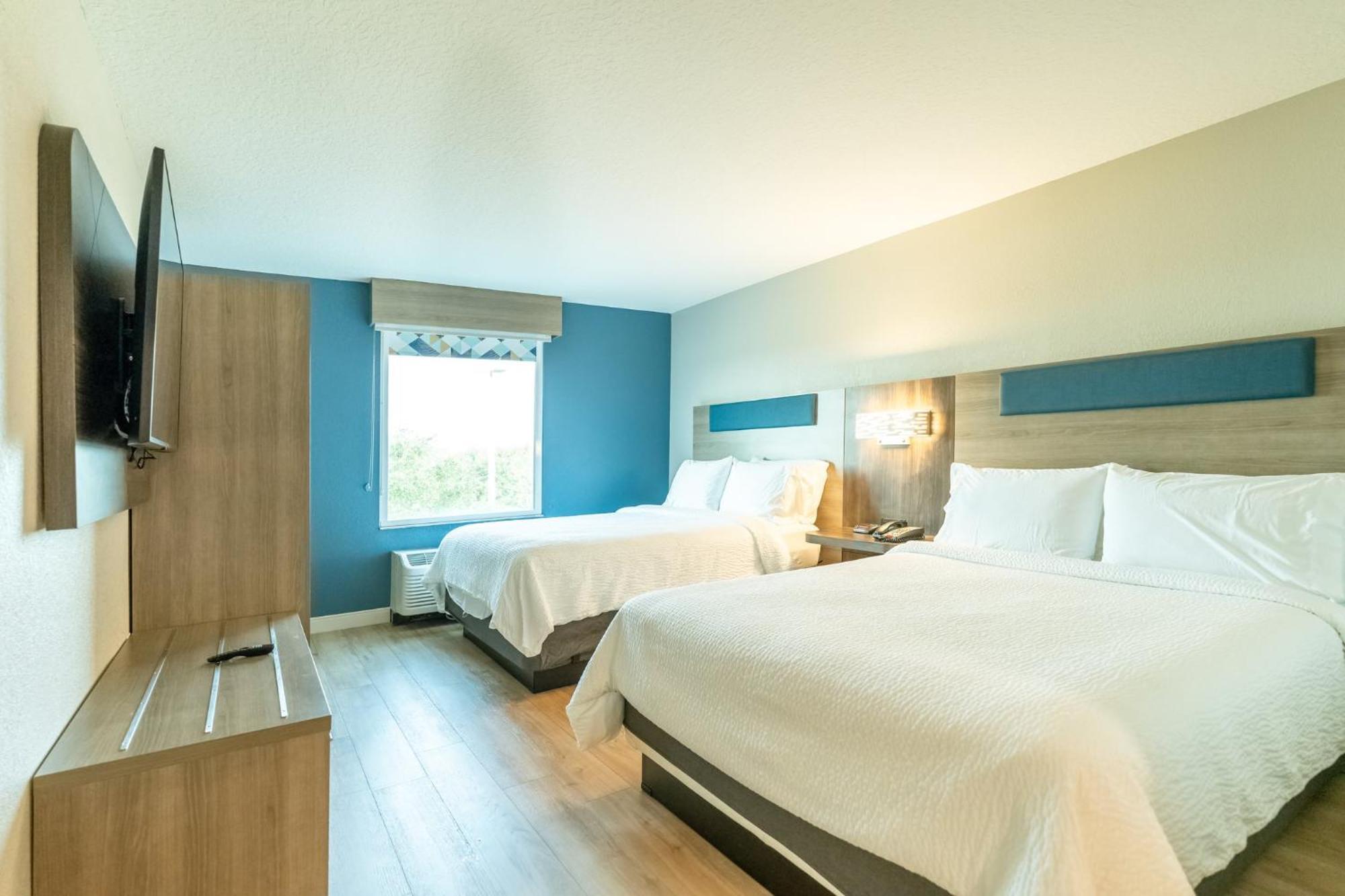 Holiday Inn Express Hotel & Suites Cocoa Beach By Ihg Exterior foto